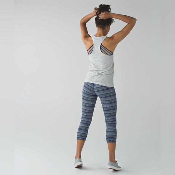 Lululemon Blue white and black Striped cropped capri wunder under Leggings - Picture 3 of 8